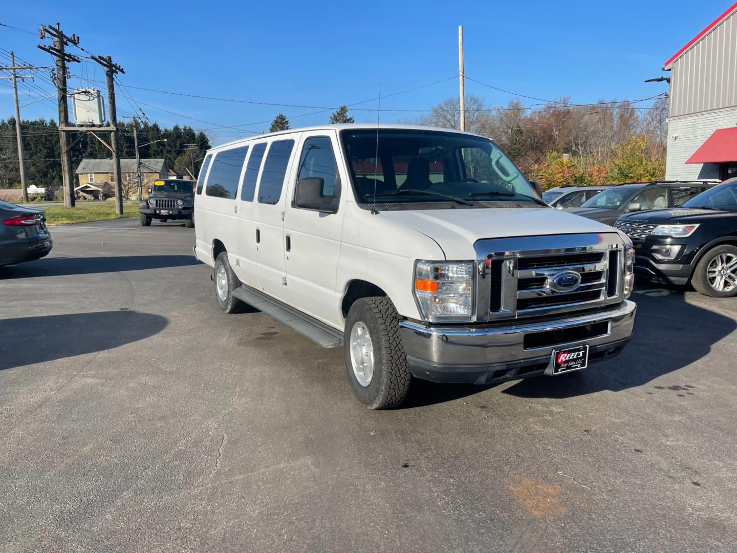 2013 White /Gray Ford E-Series Wagon E-350 XLT Super Duty Extended (1FBSS3BL8DD) with an 5.4L V8 SOHC 16V FFV engine, 4-Speed Automatic transmission, located at 547 E. Main St., Orwell, OH, 44076, (440) 437-5893, 41.535435, -80.847855 - Photo#2